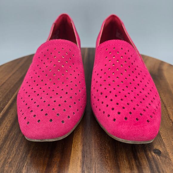 Clarks Shoes Women's 7 Wide Fuschia Pink Suede Leather Perforated Career Flats - Picture 2 of 7